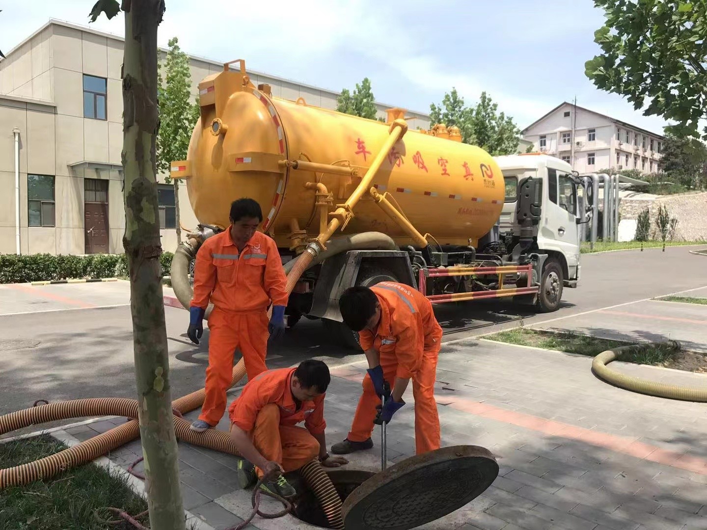 龙泉化粪池清理与5-8吨吸粪车施工效率分析